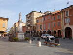 Castelfranco Emilia, Denkmal und Huser am Corso Martiri (11.04.2024)