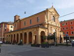 Castelfranco Emilia, Pfarrkirche San Giacomo, erbaut bis 1532, erweitert von 1728 bis 1804, neoklassizistische Fassade von 1910 (11.04.2024)