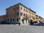 Fabbrico, Huser an der Piazza Vittorio Veneto (12.04.2024)