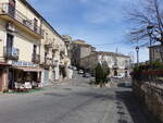 Altomonte, Huser an der Strae SP121 und Via Balbia (06.04.2024)
