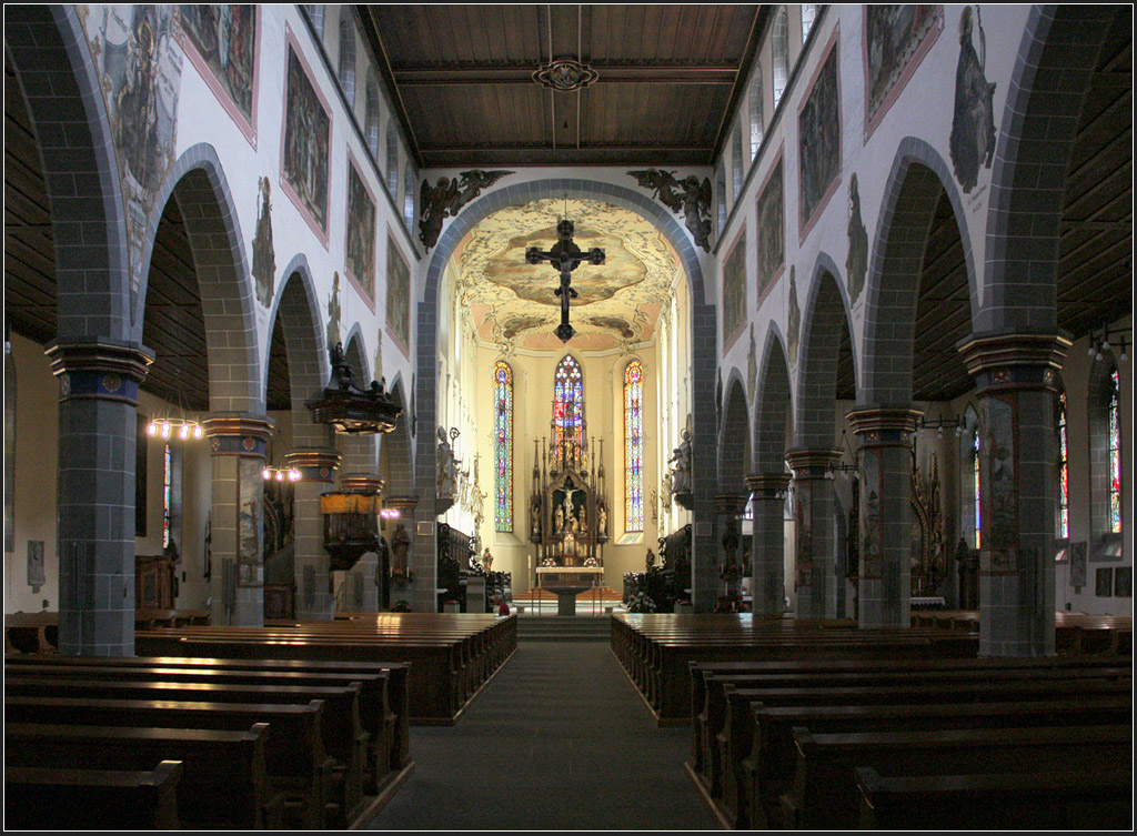 . St. Stephan Konstanz - Im Vergleich zum Konstanzer Mnster ist hier der Chorraum schn hell, der Blick geht ins Licht. 17.06.2013 (Matthias)