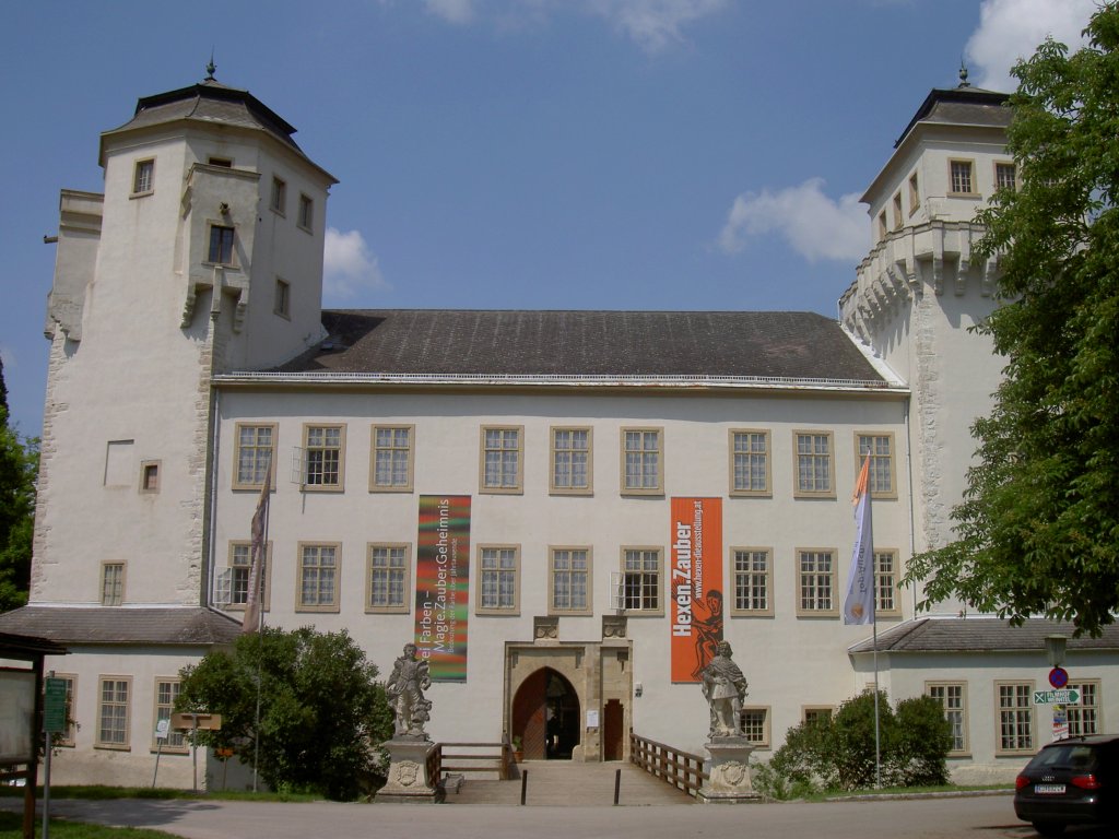 Asparn a. d. Zaya, Schloss, erbaut ab 1421, heute Museum fr Ur- und Frhgeschichte
(04.06.2011)