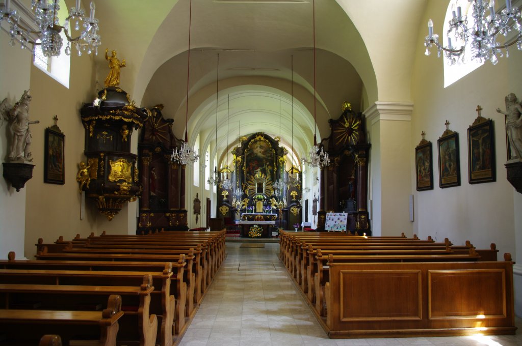 Asparn, Schlokirche St. Pankratius, Hochaltar von 1765 von Anton Hardmuth, 
Altarbild von Johann Greippel (04.06.2011)