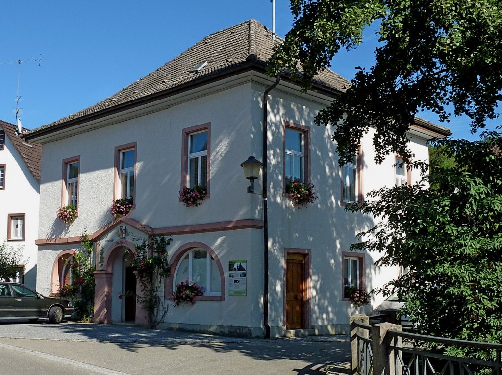 Bad Riedlingen, das Rathaus, der Ort wurde bereits 972 urkundlich erwhnt, gehrt seit 1974 zur Stadt Kandern im Markgrflerland, Sept.2012