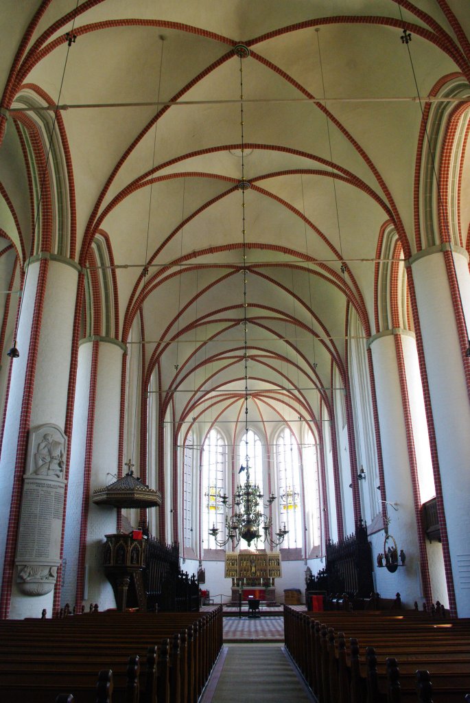 Bardowick, gotischer Dom St. Peter und Paul, Blick zum Chorraum (08.05.2011)