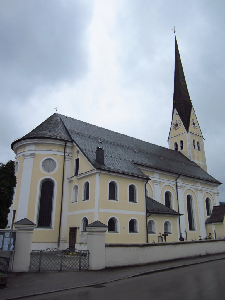 barocke St. Martin Kirche von Au bei Bad Feilnbach, erbaut 1719 durch Abraham 
Millauer, Kreis Rosenheim (06.04.2012)