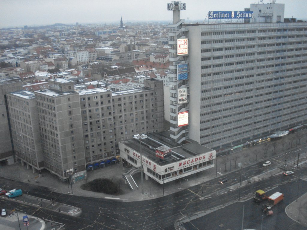 Berlin am 10.2.2007: Blick aus dem Hotel Park Inn am Alexanderplatz auf die Karl-Liebknecht-Str. um 9 Uhr