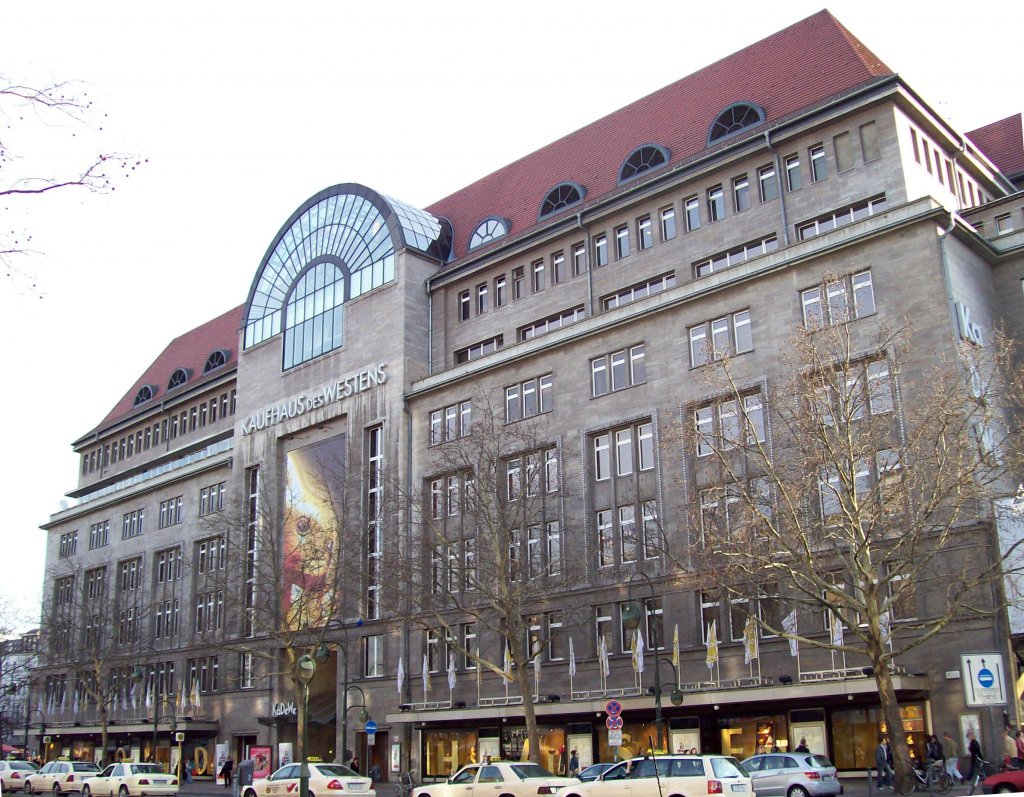Berlin, Kaufhaus des Westens (KaDeWe) am Wittenbergplatz, Deutschlands bekanntestes Warenhaus, 27.3.1907 erffnet, 1943 zerstrt, nach Wiederherstallung am 3.7.1950 erneut eingeweiht, Blick von der Tauentzienstrae (17.03.2007)