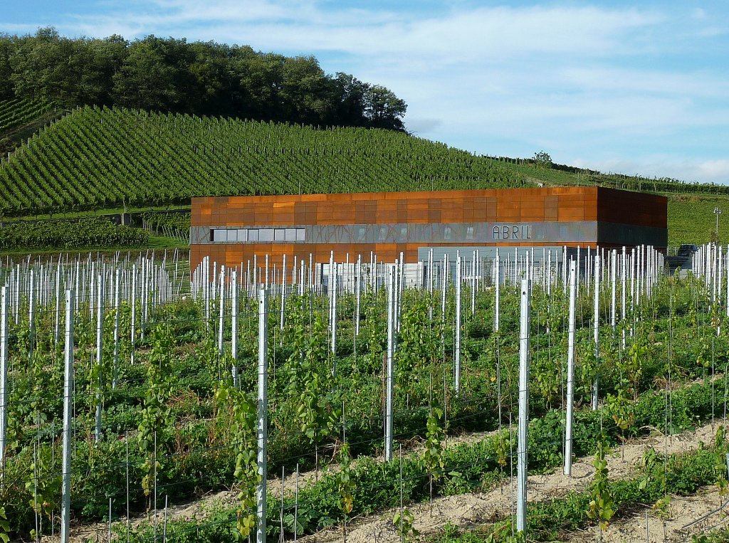 Bischoffingen im Kaiserstuhl, das ist keine rostige Eisenkiste, sondern ein neu erffnetes Weingut, Okt.2012