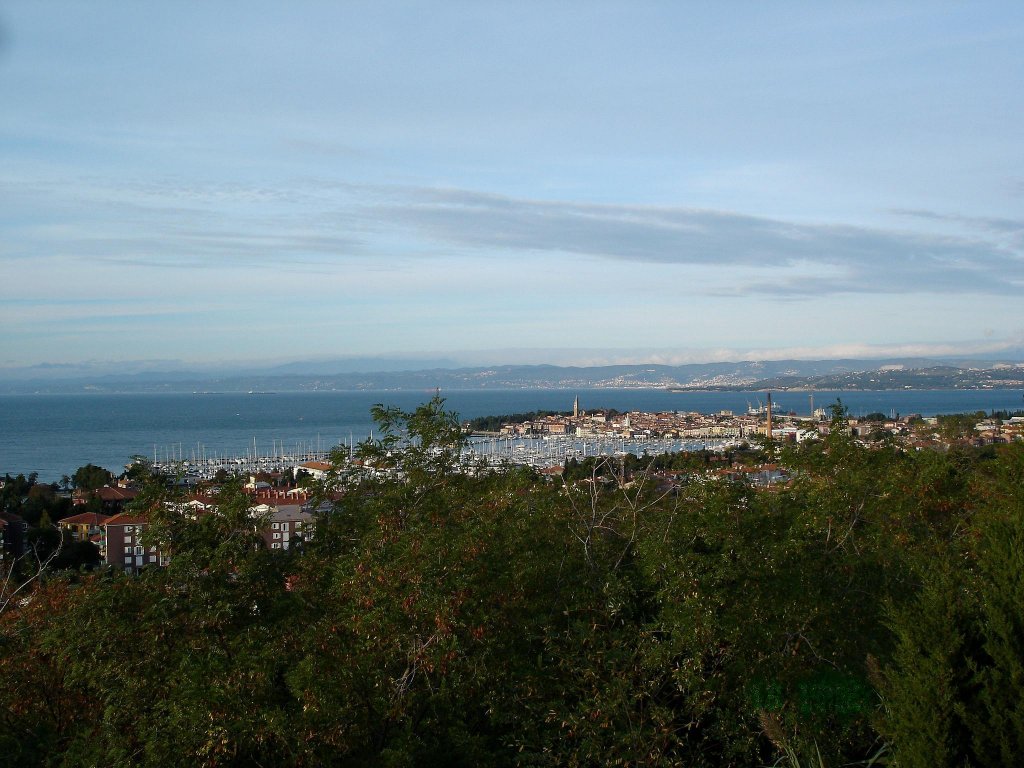Blick auf Izola an der slowenischen Adria, bekannt durch seinen Yachthafen, Okt.2004