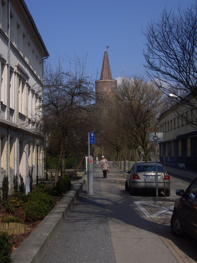 Blick auf den Piastenturm in Oppeln (Opole) im Winter 2011. Links Radio Opole