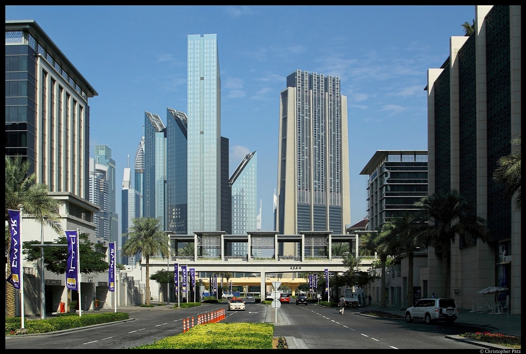 Blick auf das Trade Centre (links) und The Index (rechts) in Dubai. (08.12.2012)