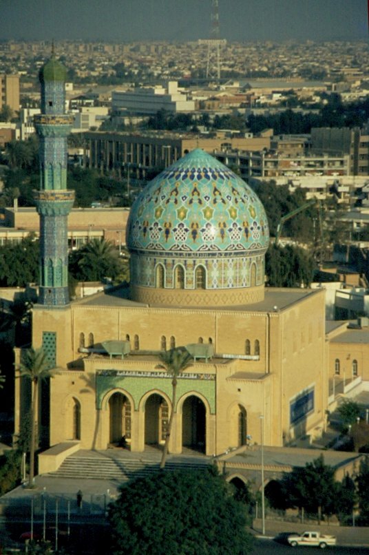 Blick aus dem Ishtar Sheraton Hotel auf die Shahid Moschee am Firdus Square in Bagdad 1984