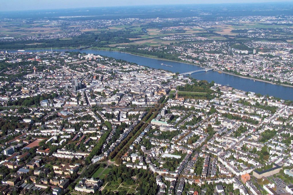 Bonn aus der Luft mit Nord- und Kennedybrcke - 19.09.2005