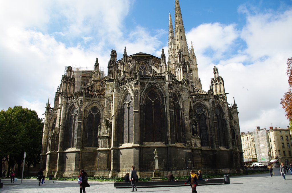 Bordeaux, Kathedrale St. Andre, Baubeginn im 12. JH, Lnge 124 Meter, 
Breite 18 Meter im Querhaus (21.10.2009)