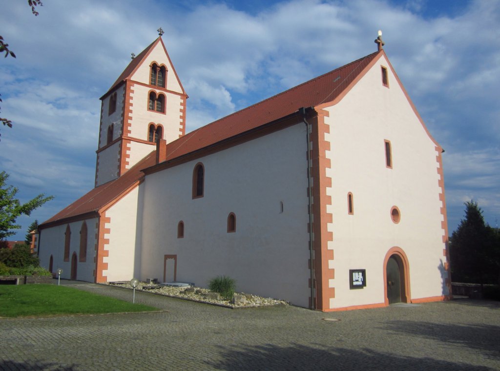 Brendlorenzen, Pfarrkirche St. Johannes, romanischer Turm aus dem 13. Jahrhundert (16.06.2012)