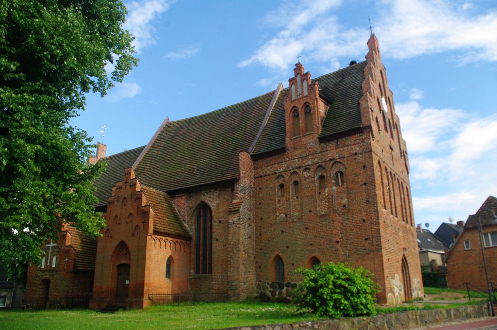 Brel, ehemalige Antoniter Klosterkirche, erbaut im 13. Jahrhundert, bergangsstil 
von Romanik zur Gotik (11.07.2012)