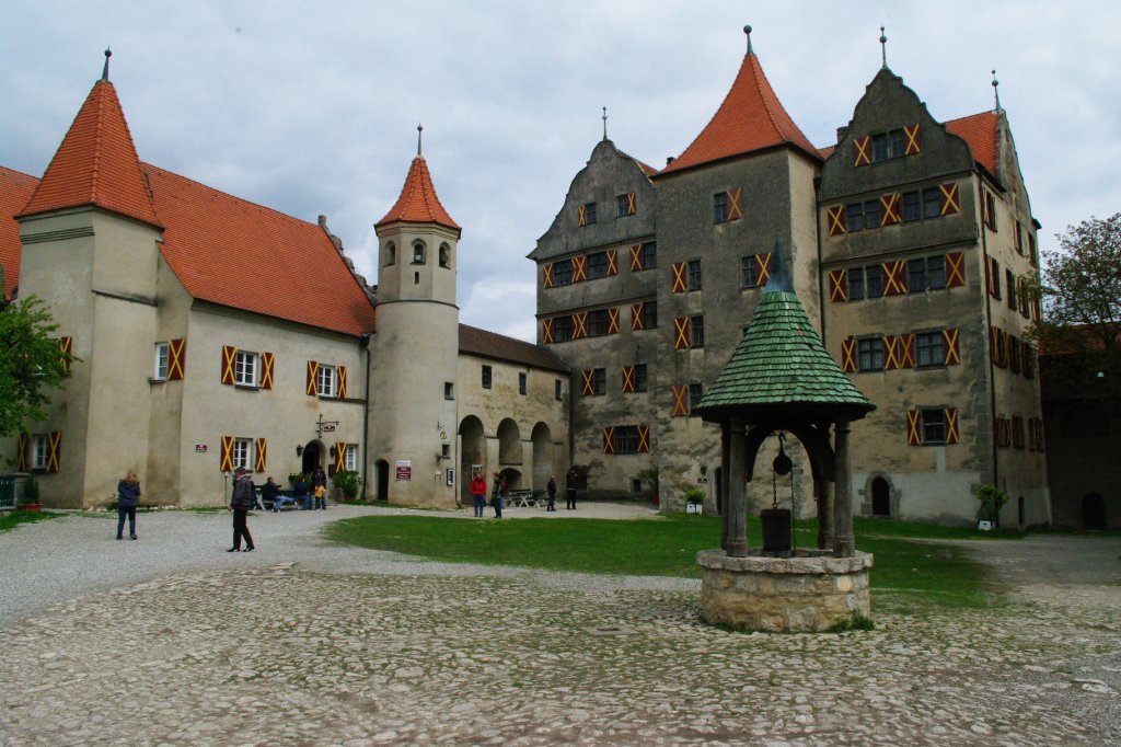 Burg Harburg, erbaut ab 1150, ab 1731 im Besitz der Familie Oettingen-Wallerstein, 
Kreis Donau-Ries (16.05.2010)
