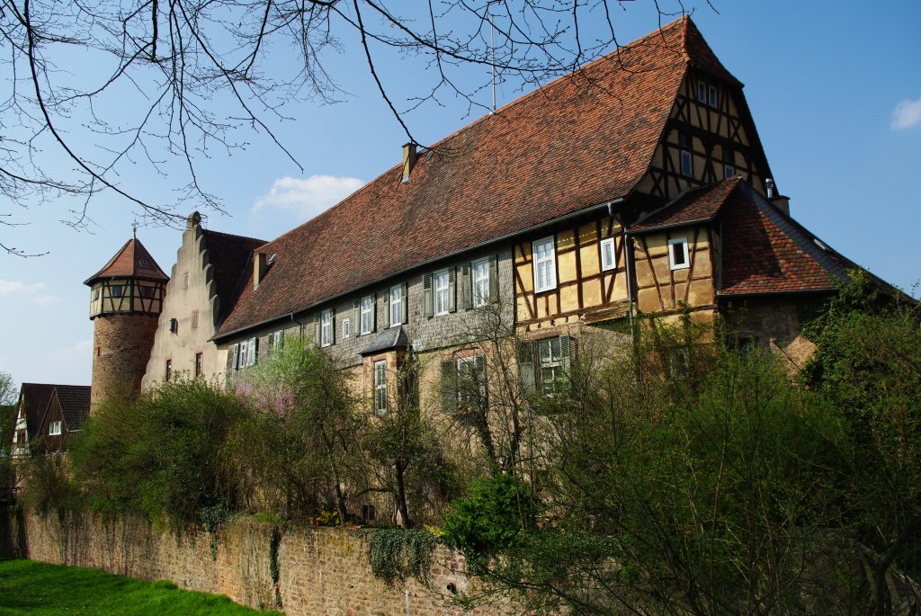 Burg Michelstadt, erbaut ab dem 14. Jahrhundert, heute Sitz den Odenwlder Spielzeugmuseum (10.04.2009)