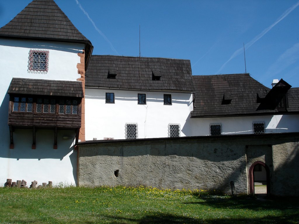 Burg Seeberg im Egerland, im Innenhof der Burganlage, Mai 2007