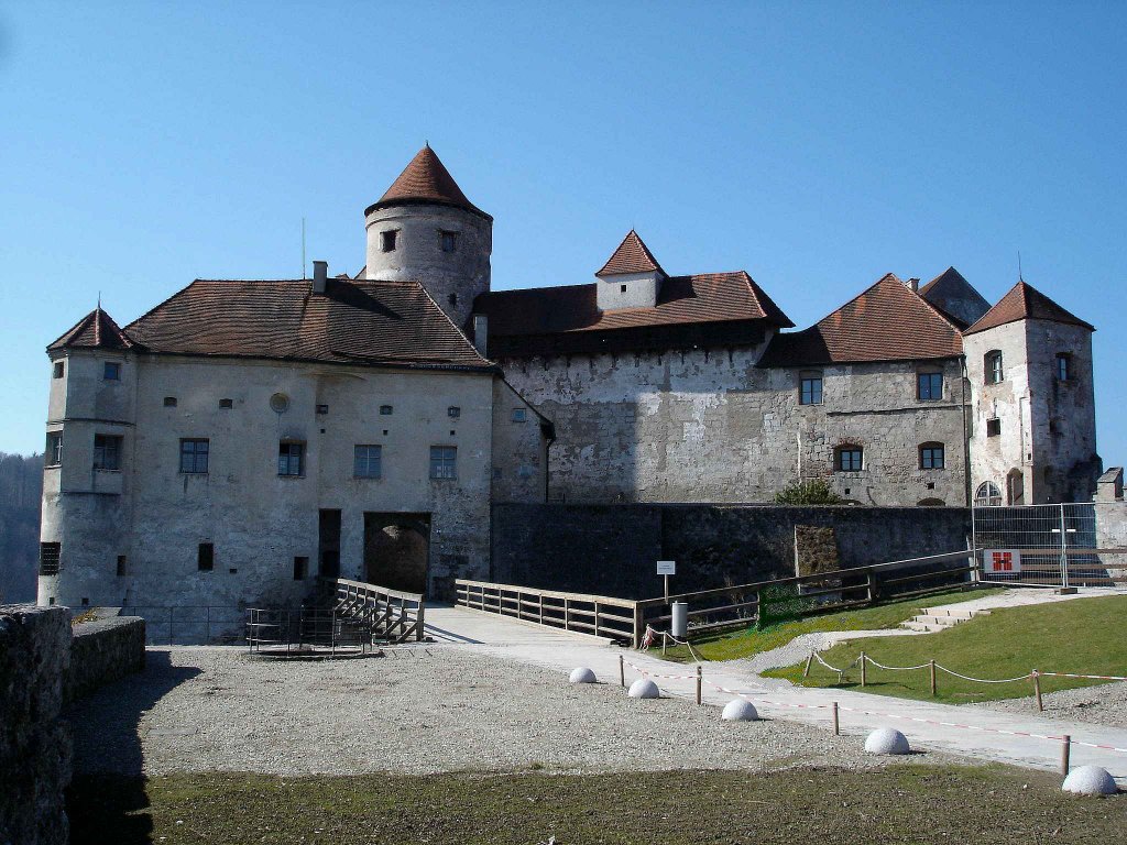 Burghausen, die Hauptburg aus dem 13.Jahrhundert, ist der lteste Teil der lngsten Burganlage der Welt, April 2005