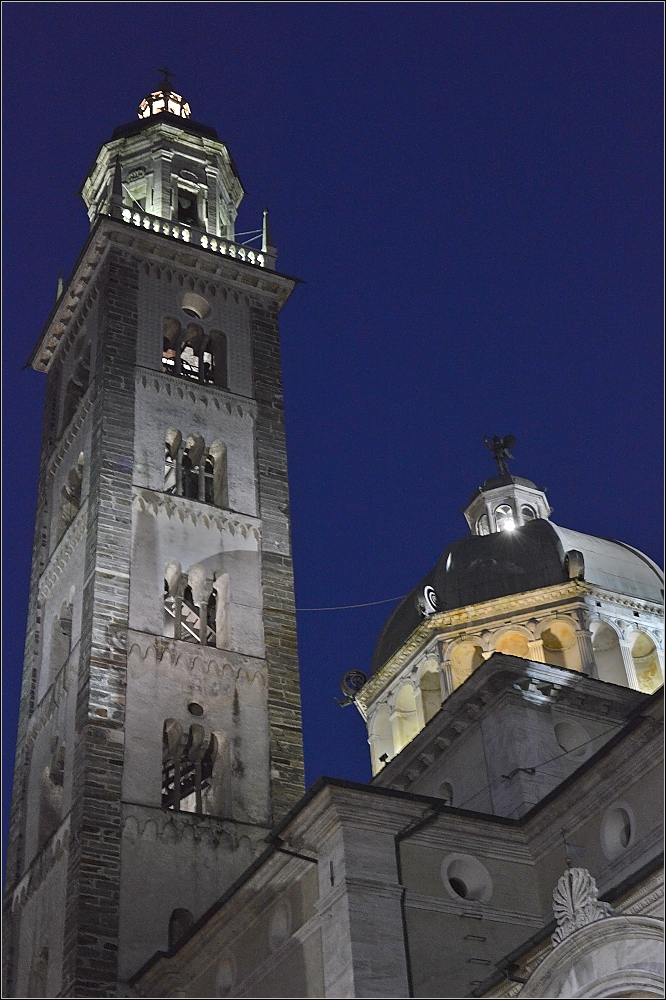 Campanile der <U>Basilika Madonna di Tirano</U> zur blauen Stunde. Im Juli 2013.