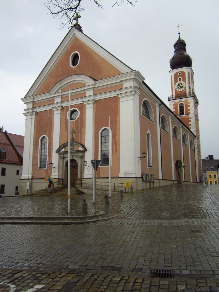 Cham, St. Jakob Kirche, erbaut im 13. Jahrhundert, Verlngert gegen Westen um 1900 
(22.04.2012)