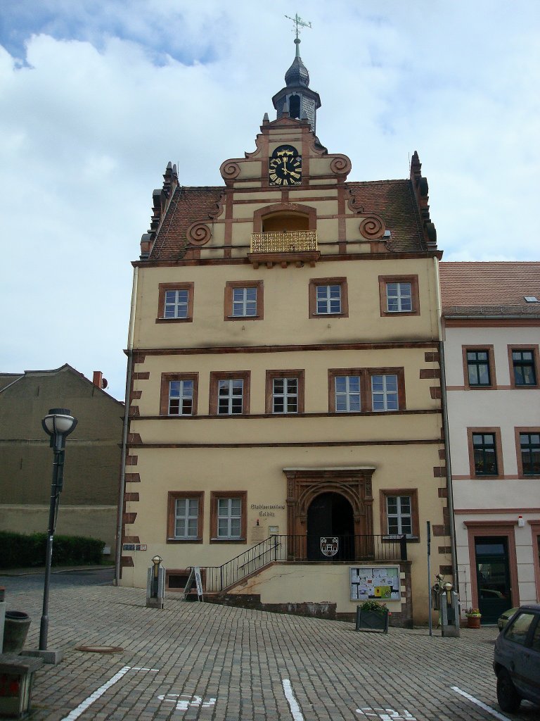 Colditz in Sachsen, mit ca.5000 Einwohnern,
wurde 1265 erstmals erwhnt,
das Rathaus am Markt,
Juni 2010