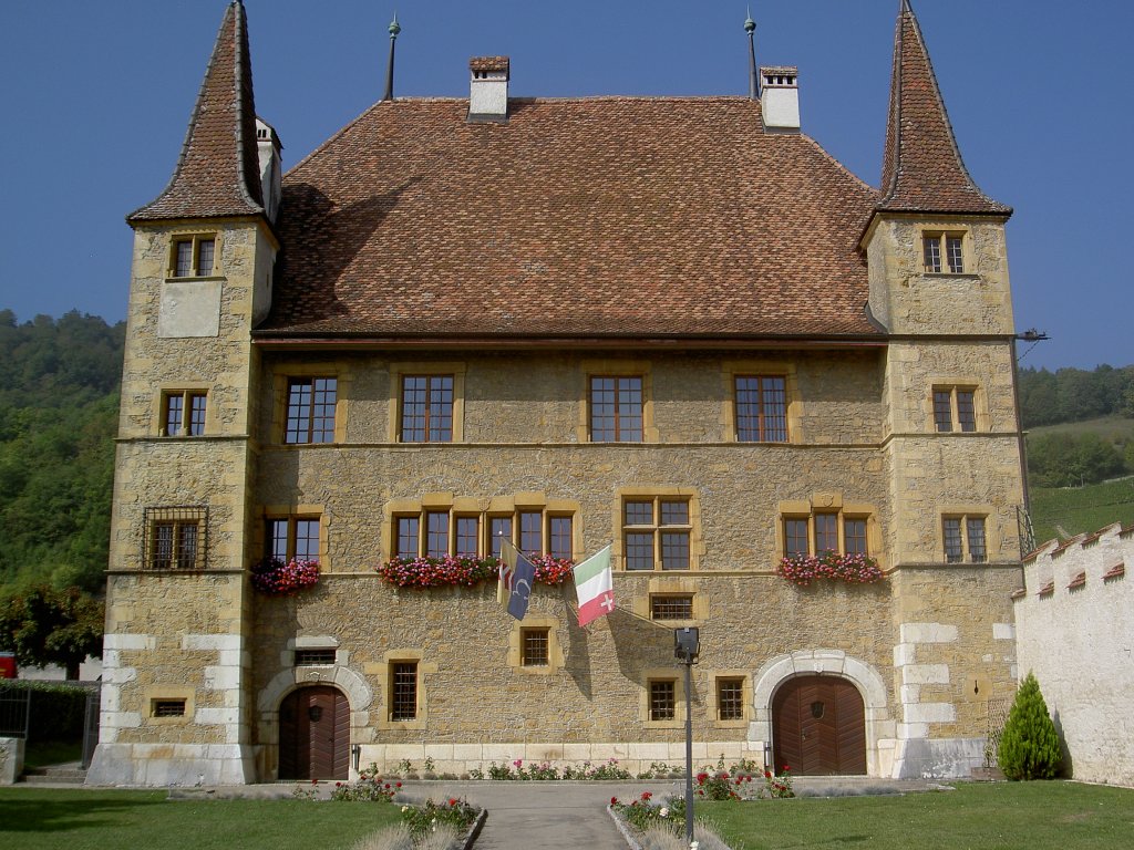 Cressier, Schloss, erbaut 1609 fr Jacob Vallier, Gouverneur von Neuenburg, 
heute Gemeindehaus und Schule (01.10.2011)