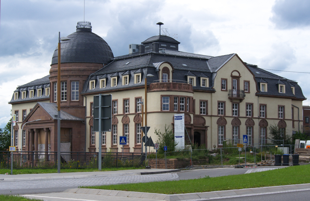 Das Alte Rathaus in Wemmetsweiler

Eingeweiht 1926, heute Kultursttte.

Im Jahre 2012 laufen Sanierungsarbeiten an dem unter Denkmalschutz stehenden Gebude.
18.07.2012
