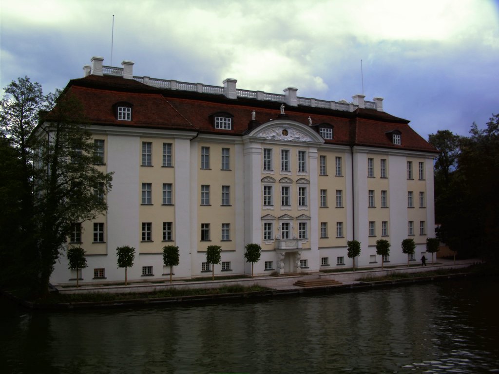 Das Berlin-Kpenicker Schlo von der Wasserseite aus. Aufgenommen im Juli 2004.