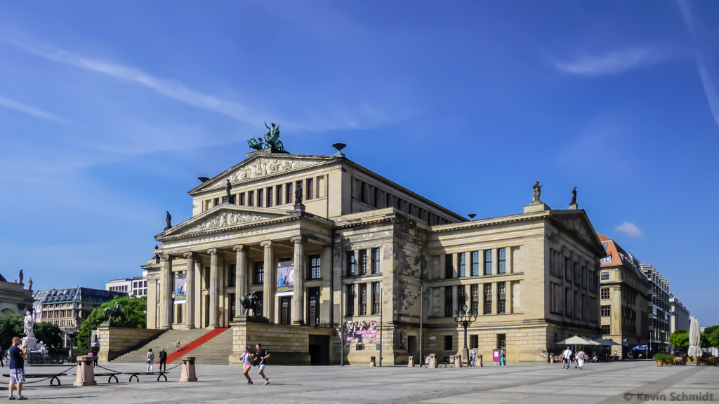 Das klassizistische Konzerthaus (frher: Schauspielhaus) am Gendarmenmarkt in Berlin wurde 1821 erffnet, der Architekt war Karl Friedrich Schinkel.