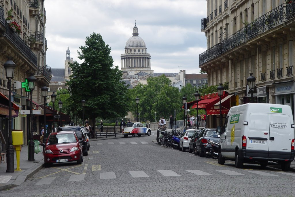 Das Panthon in Paris, seit der Beisetzung von Victor Hugo im Jahr 1885, Mausoleum fr die Groen des Landes. Blick von der Ile Saint-Louis am 17.07.2009
