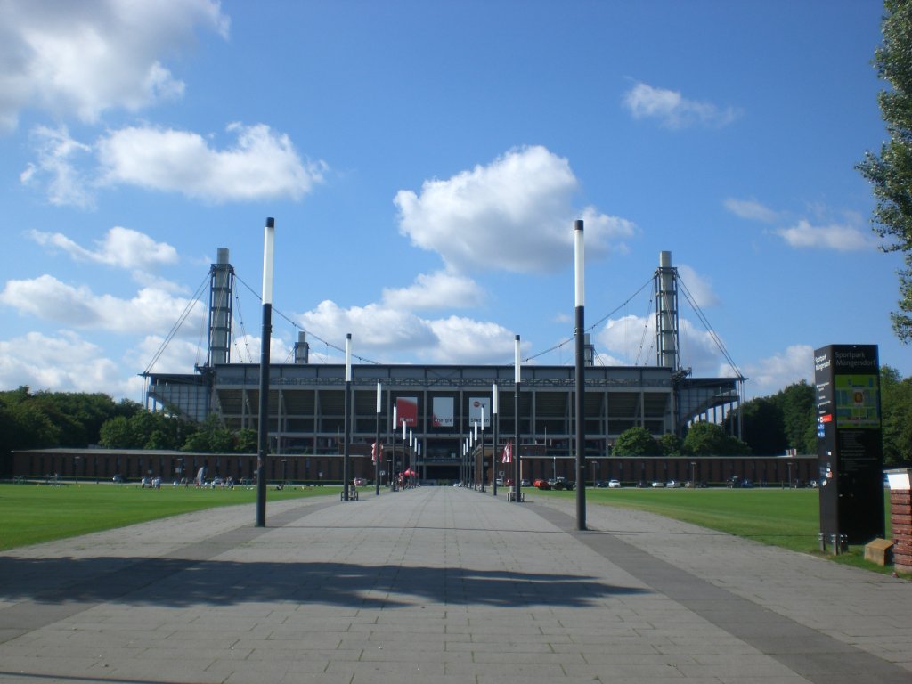 Das Rhein-Energie-Stadion. Heimspielsttte des 2. Bundesligisten 1. FC Kln.(9.7.2012)