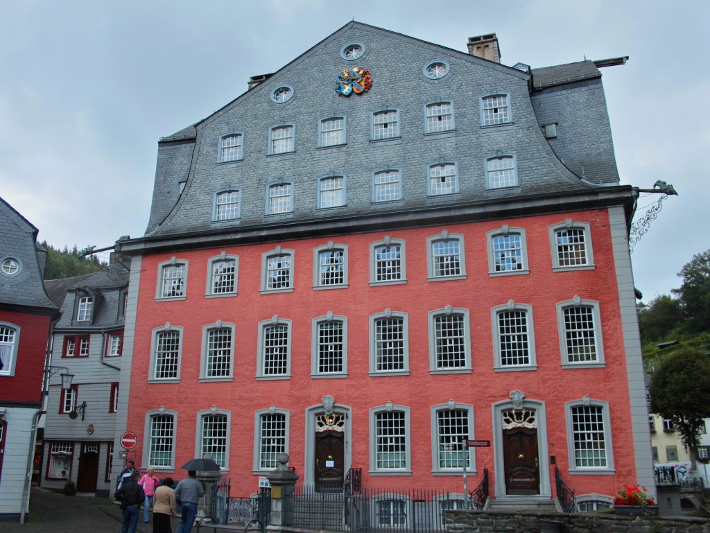 Das Rote Haus in Monschau, erbaut mitte des 18.Jahrhundert vom Tuchfabrikanten Johann Heinrich Scheibler, kann heute als Museum besichtigt werden. (07.09.2011)
