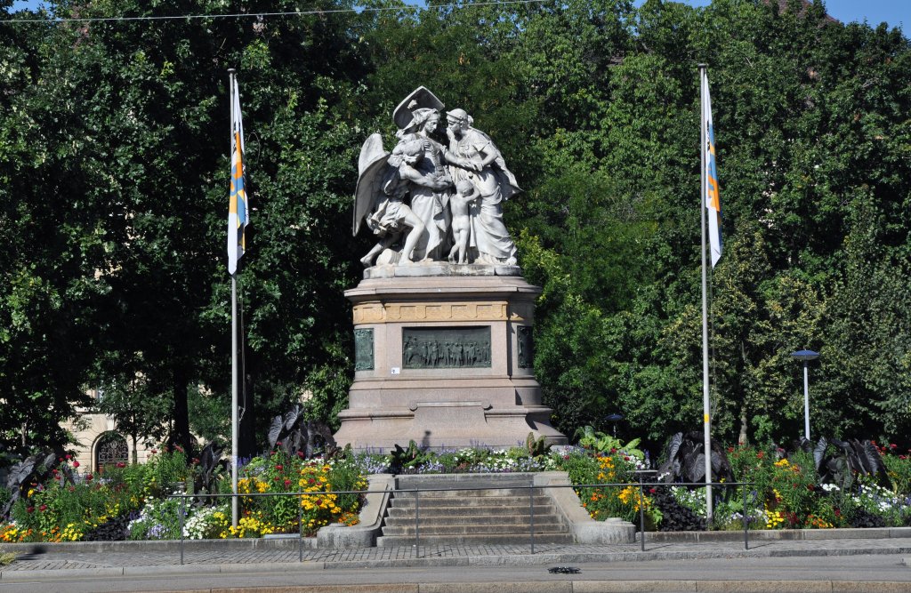 Das Strassburger Denkmal steht auf dem Centralplatz beim Bahnhof SBB. Das Denkmal wurde 1895 von Frdric Bartholdi geschaffen und erinnert an den Deutsch-Franzsischden Krieg. Die Aufnahme stammt vom 18.08.2012.
