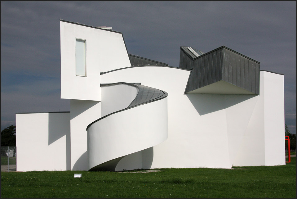 Das ungewhnliche Vitramuseum von Frank Gehry in Weil am Rhein. 29.08.2010 (Matthias)
