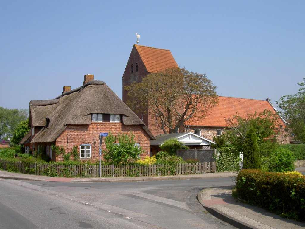 Deezbll, Ev. Backsteinkirche und Haus Anjte, Kreis Nordfriesland (11.05.2011)