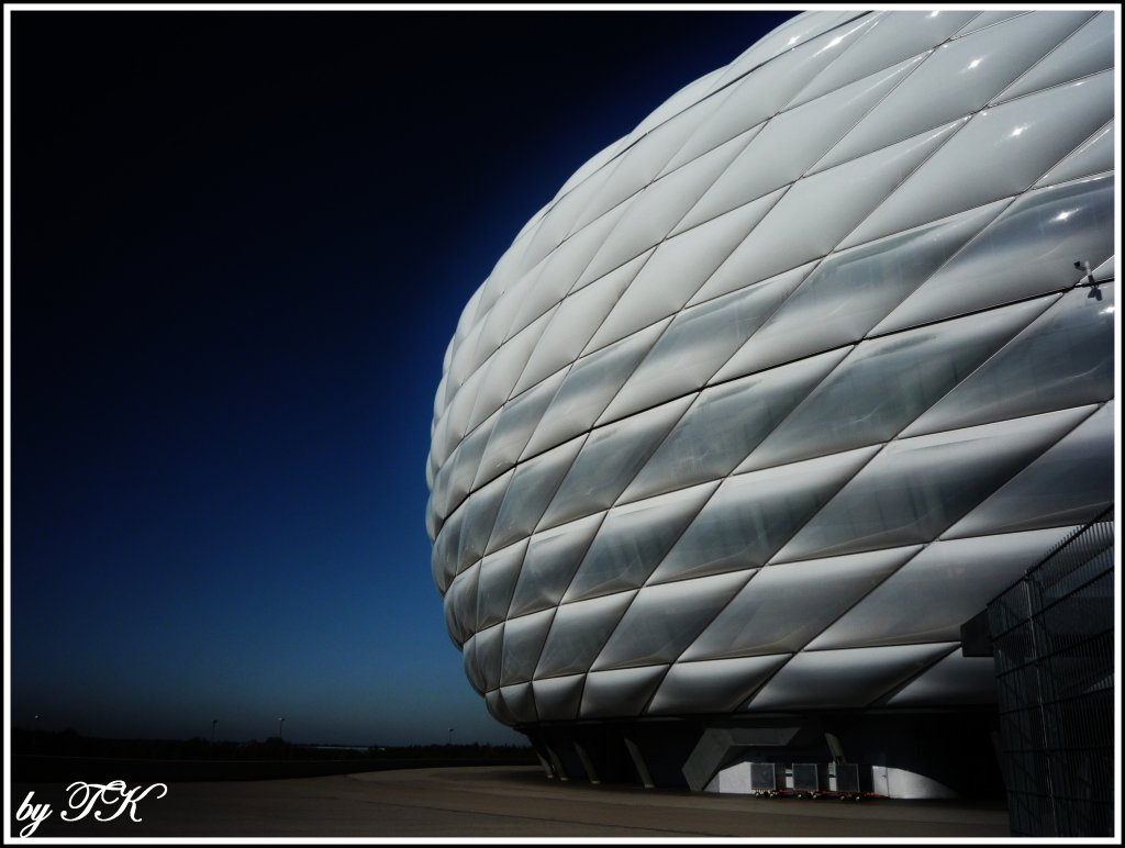 

Dem Wandertag unserer Schule hab ich dieses wunderschne Bild zu verdanken. Zu sehen ist die Allianz Arena am 24.10.2011 in Mnchen