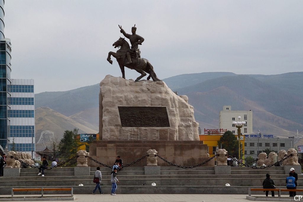 Denkmal fr den kommunistischen Staatsgrnder Suchbaatar auf dem nach ihm benannten Platz in Ulaanbaatar. (13.9.2011)