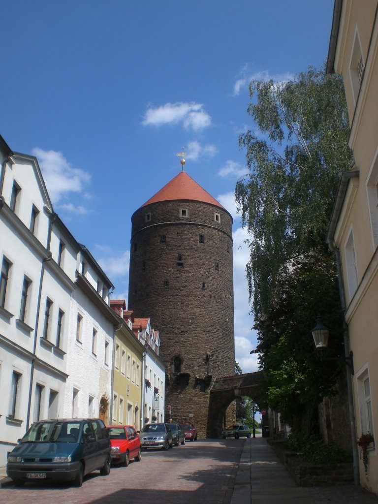 Der 35 Meter hohe Donatsturm gehrt zur Stadtmauer von Freiberg.(3.8.2011)