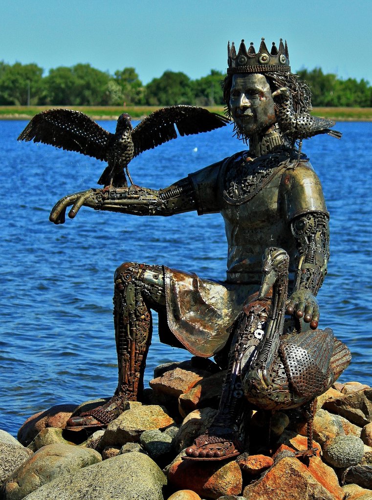 Der Meeresgott „Njrd“ als Skulptur in Heiligenhafen. Njrd ist ein nordgermanischer Meergott und Schutzgott der Seefahrer, er verkrpert die ruhige See und das schne Wetter.
