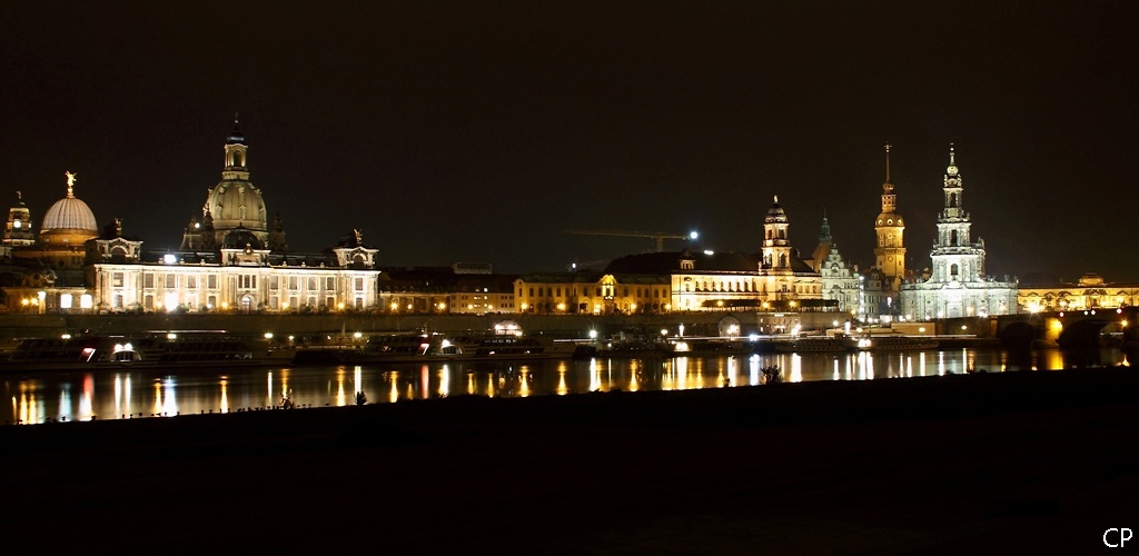 Der nchtliche Blick auf die Dresdener Altstadt. (14.10.2010)