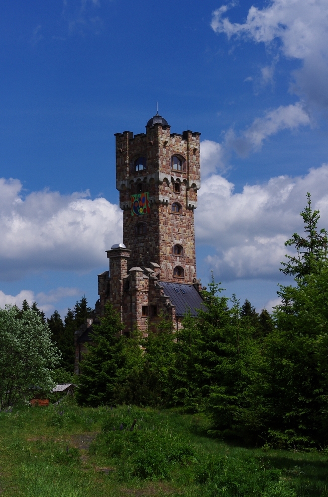 Der  neue  Altvaterturm auf dem Wetzstein bei Lehesten in Thringen - 

Der ursprngliche Turm stand auf dem Altvaterberg in Mhren.

24.05.2011