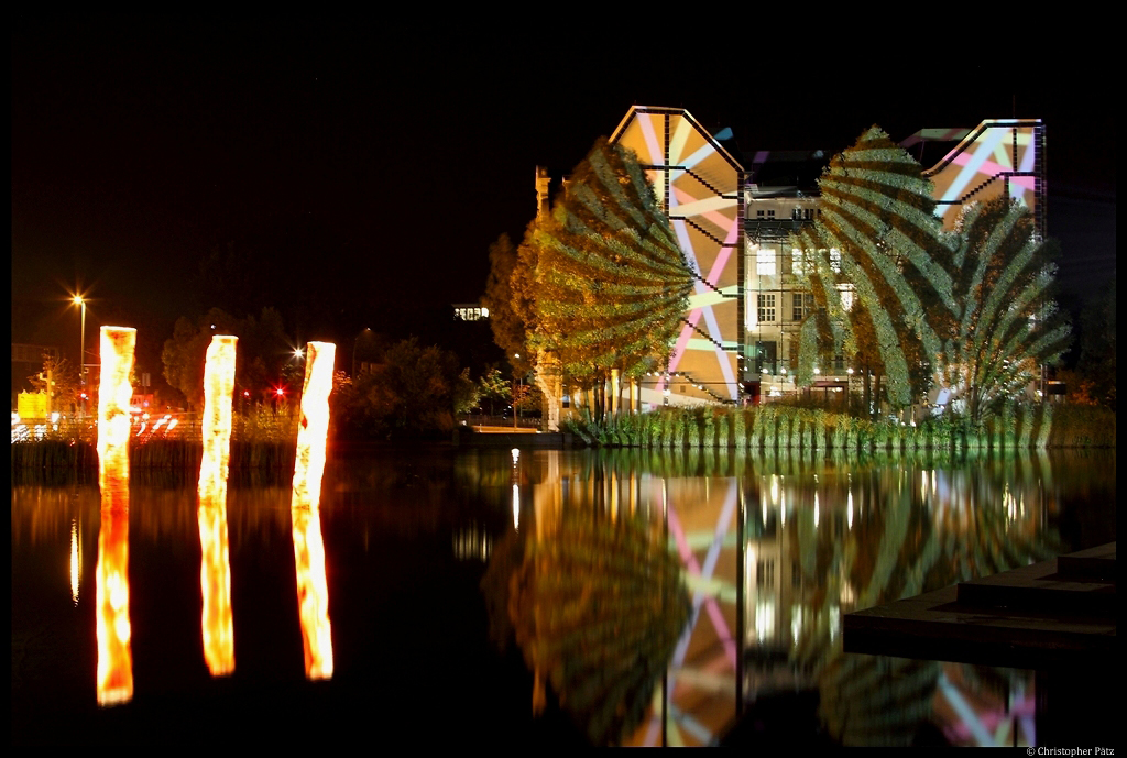 Der Piano-See am Potsdamer Platz wurde mit  Lichttrgern  zum Festival of Lights geschmckt. (20.10.2012)