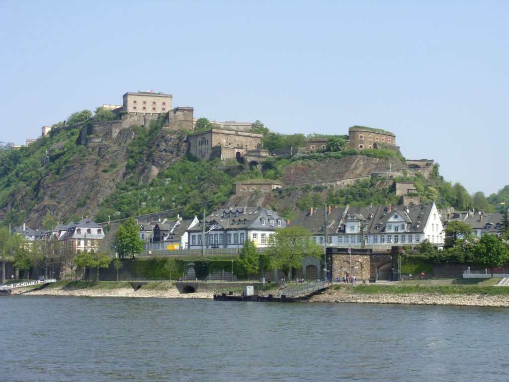 Die Burg Ehrenbreitstein fotografiert ber den Rhein in Koblenz am 22.04.2011.