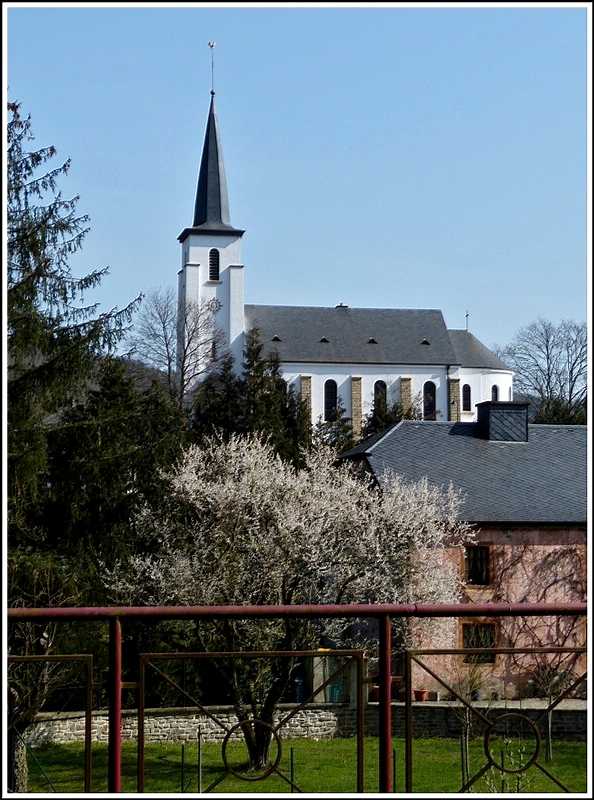 Die Kirche von Kautenbach im Frhling. 03.04.2012 (Jeanny)