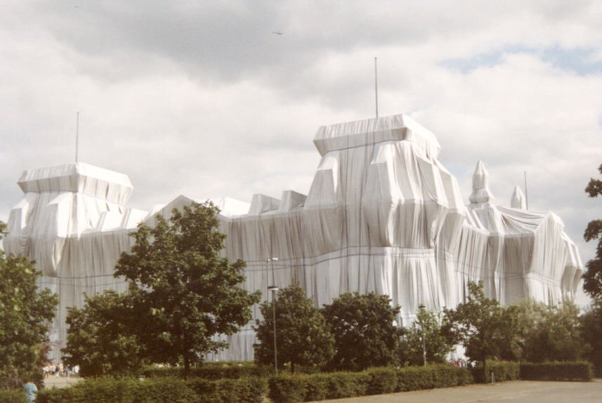 Die Reichstagsverhllung Juni 1995 (scan vom Bild).