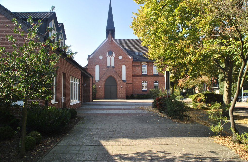Die St- Bernward Kirche in Lehrte. Foto vom 10.10.2010.