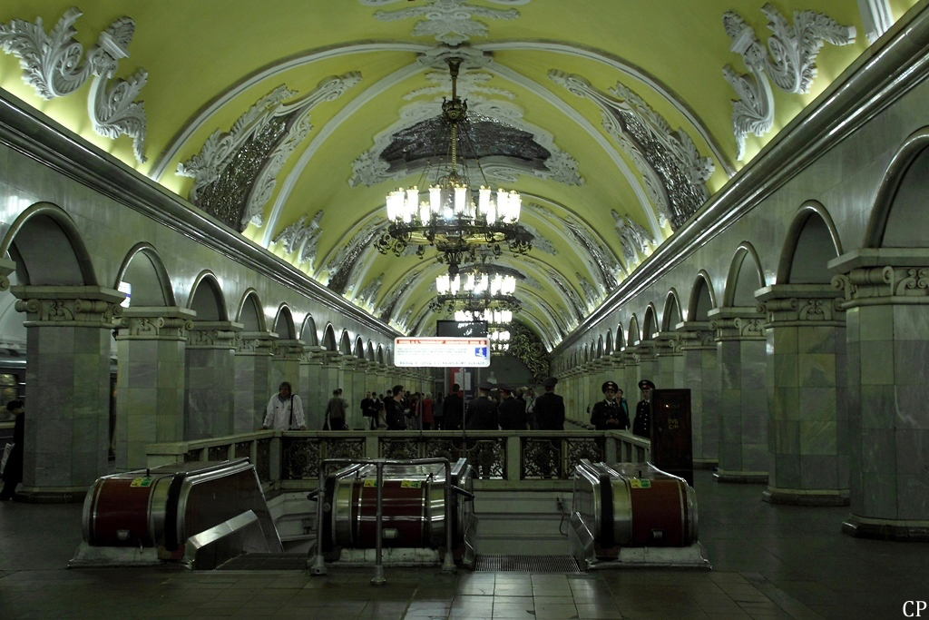 Die Station Komsomolskaya der Moskauer Metro am bergang zur Linie 1. (4.9.2011)